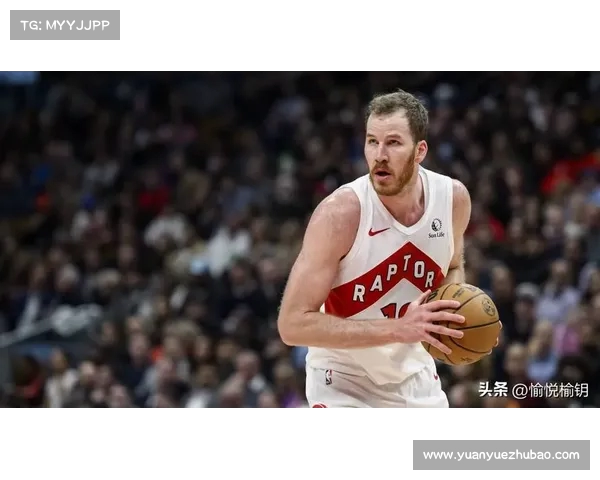 米切尔罗宾逊休赛期驾豪车出行加油 翻新魅力风头尽显引人关注